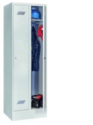 Kleiderschrank mit Sockel