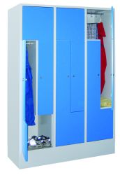 Kleiderschrank als Z-Schrank mit Sockel